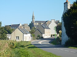 Botsorhel 02 Le bourg vu du sud (carrefour croix)